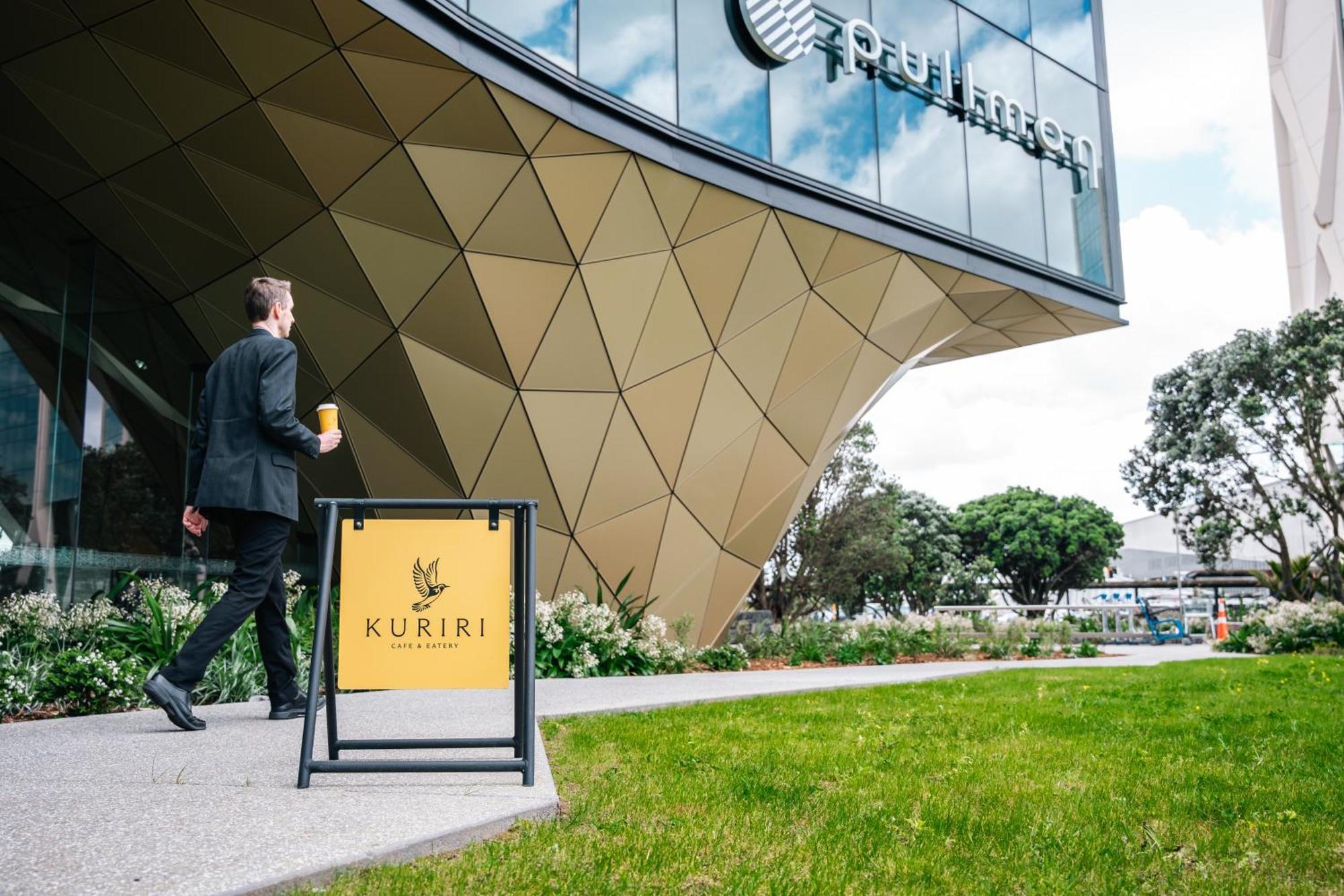 Pullman Auckland Airport 호텔 외부 사진 A-frame sign